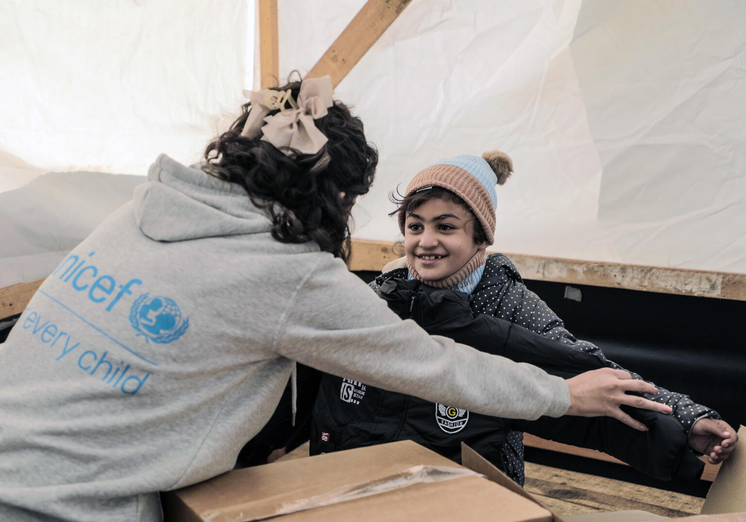 ajuda humanitária e serviços essenciais para crianças na Faixa de Gaza