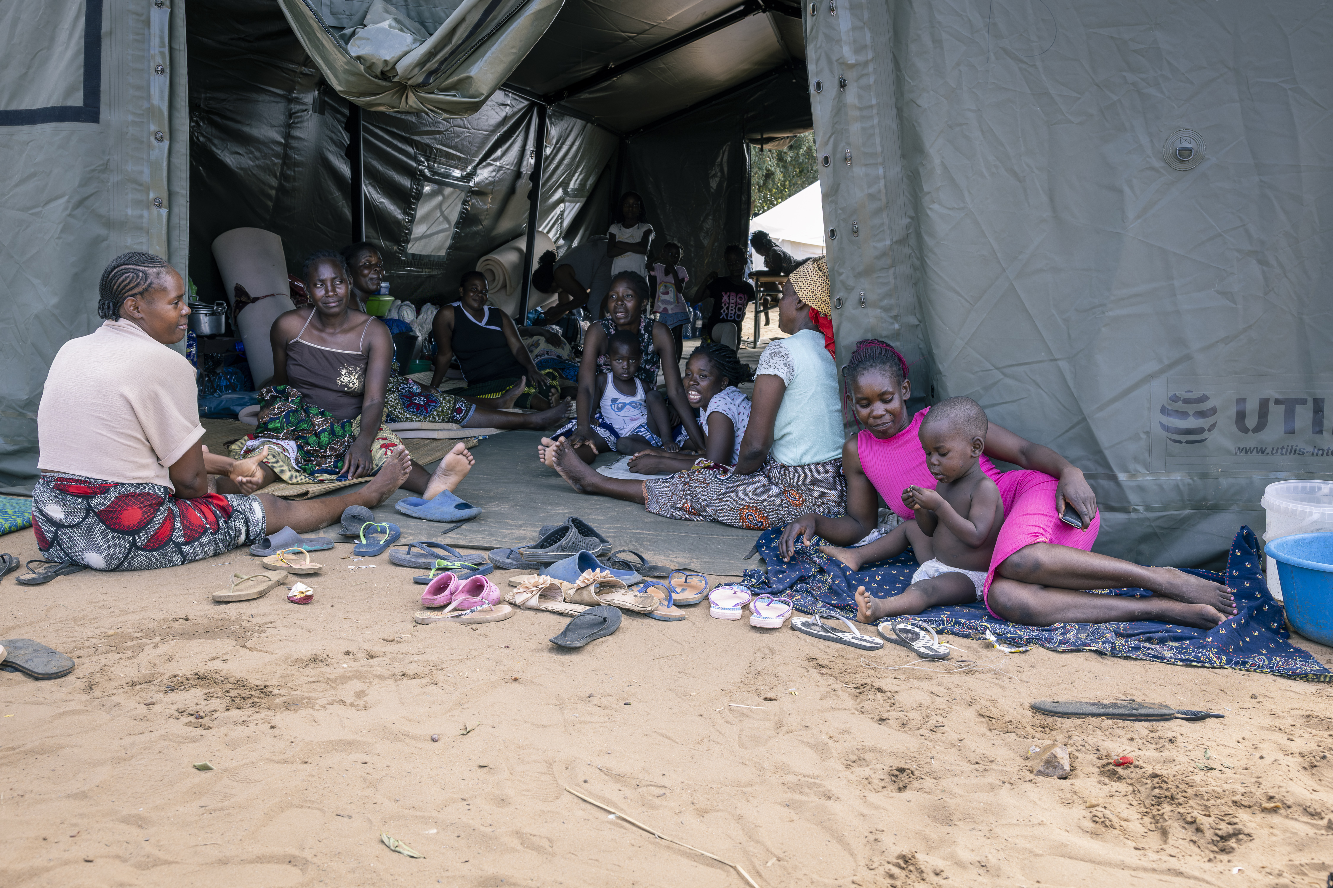 Cheias em Moçambique - Mais de 350 mil crianças em risco: UNICEF Portugal apela a donativos para levar água, saúde e proteção às zonas mais afetadas